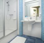 Apartment Garden bathroom